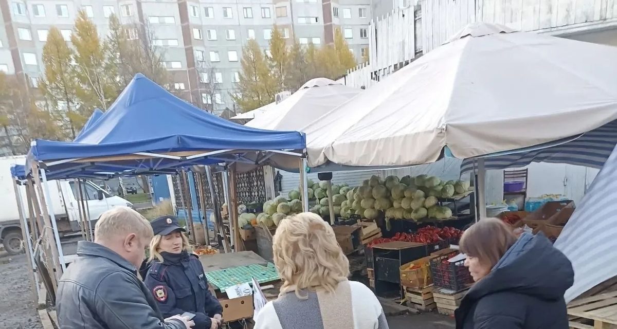 У Соломбальского рынка убрали незаконные овощные лотки после встречи с полицией и депутатами