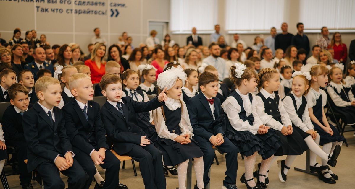 В Архангельске торжественные линейки и первые звонки дали старт новому учебному году