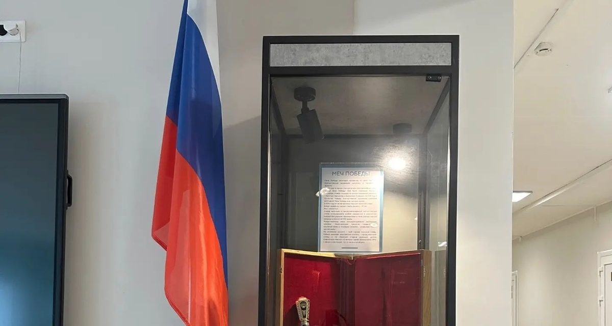 Меч Победы установили в школе №68, а кадеты будут проводить уроки мужества для младших