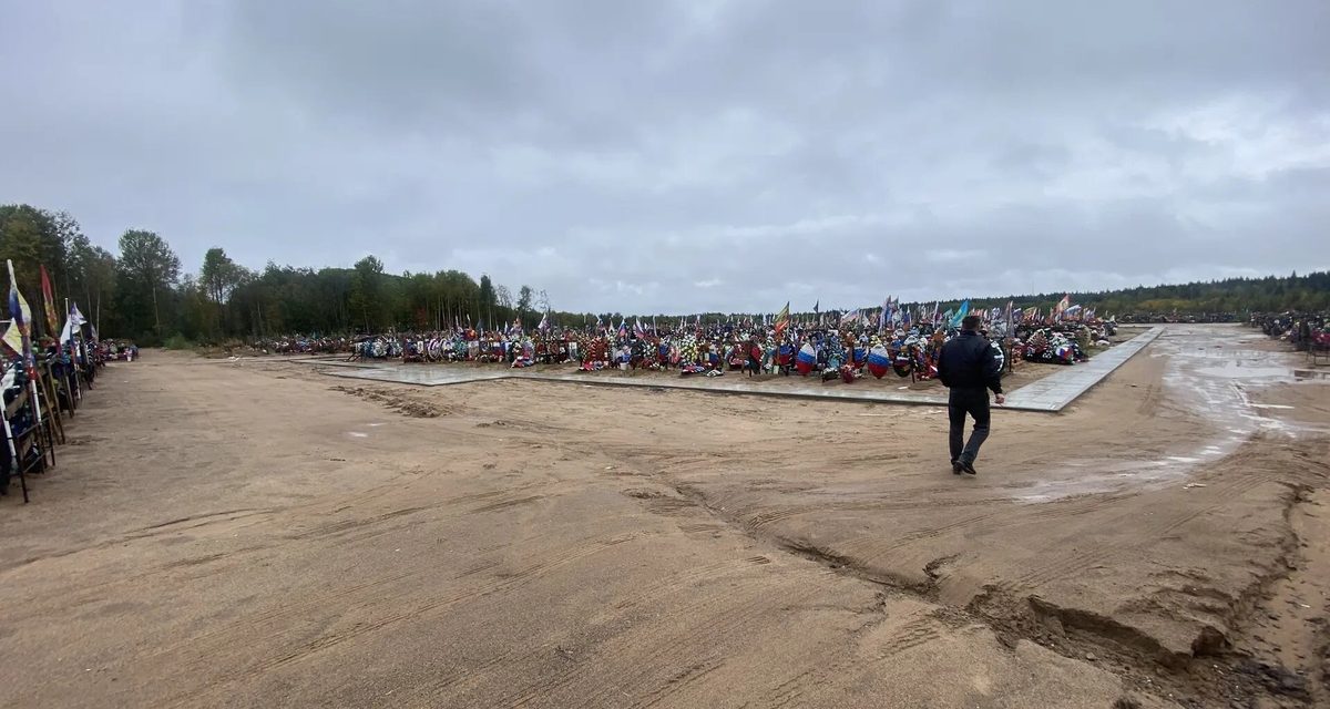 На дороге к кладбищу «Валдушки» убрали воду после почти месячной нормы дождей