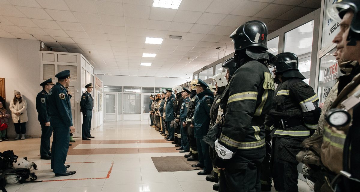 Газодымозащитник Алексей Бугаев поднялся на 21 этаж за 2:01,44
